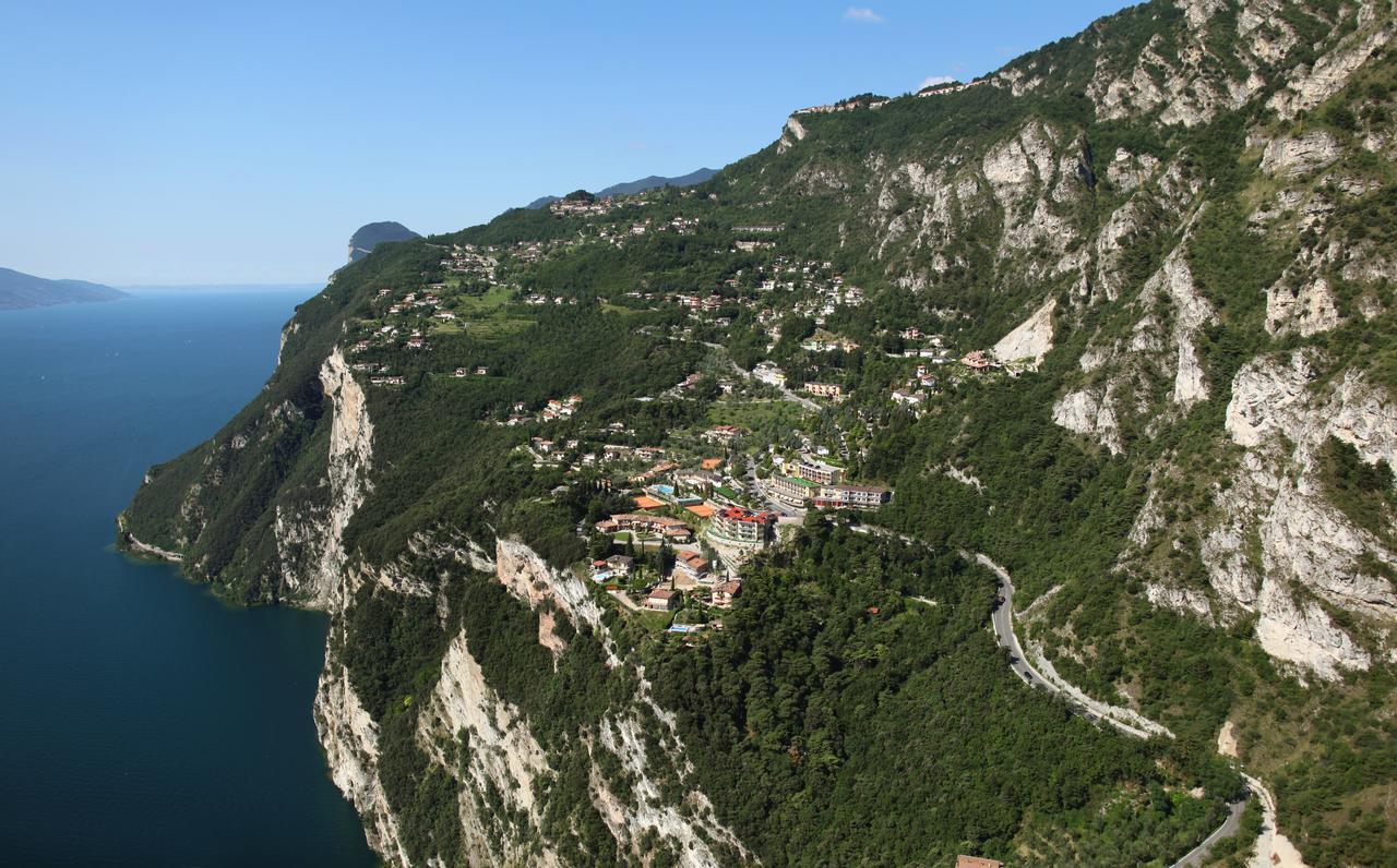 Village Bazzanega - Montagnoli Group Tremosine Kültér fotó