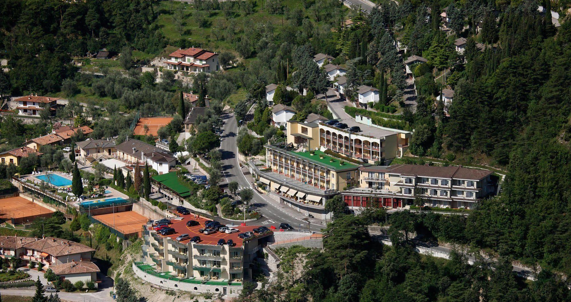 Village Bazzanega - Montagnoli Group Tremosine Kültér fotó